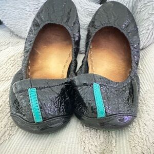Black Crackled Patent Leather Obsidian Tieks size 7